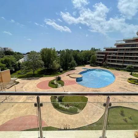 Apartment In Peter House *