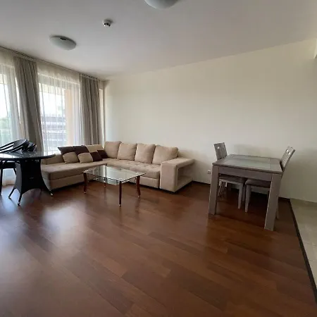 In Peter House Apartment Slantschew brjag
