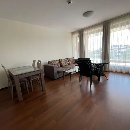 Apartment In Peter House